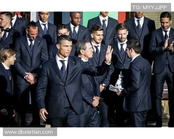 德国足球球星穿西服亮相引热议展现绅士风范与赛场激情并存